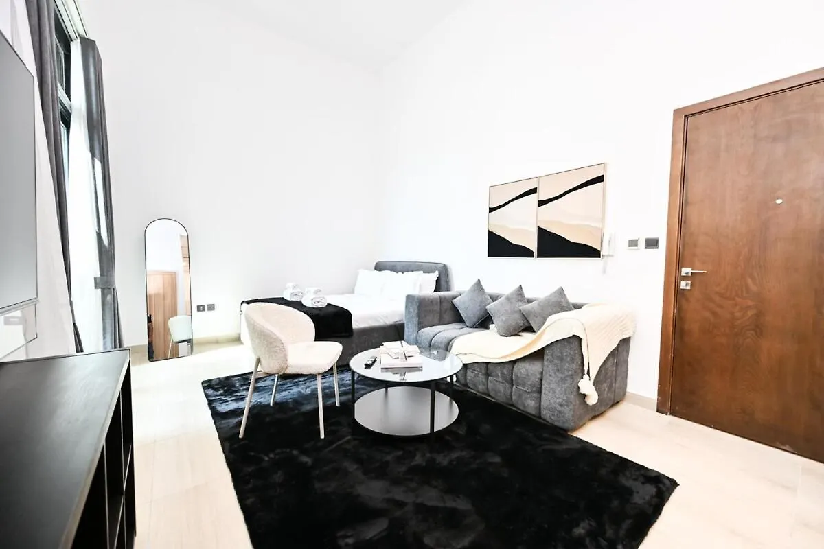 Modern Studio With Balcony And Pool Access - Holiday Boulevard Dubai 0*,  United Arab Emirates