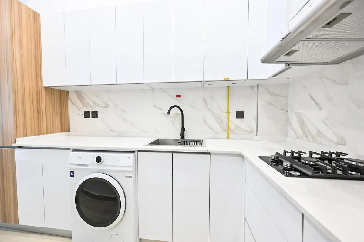 Modern Studio With Balcony And Pool Access - Holiday Boulevard Dubai Apartment
