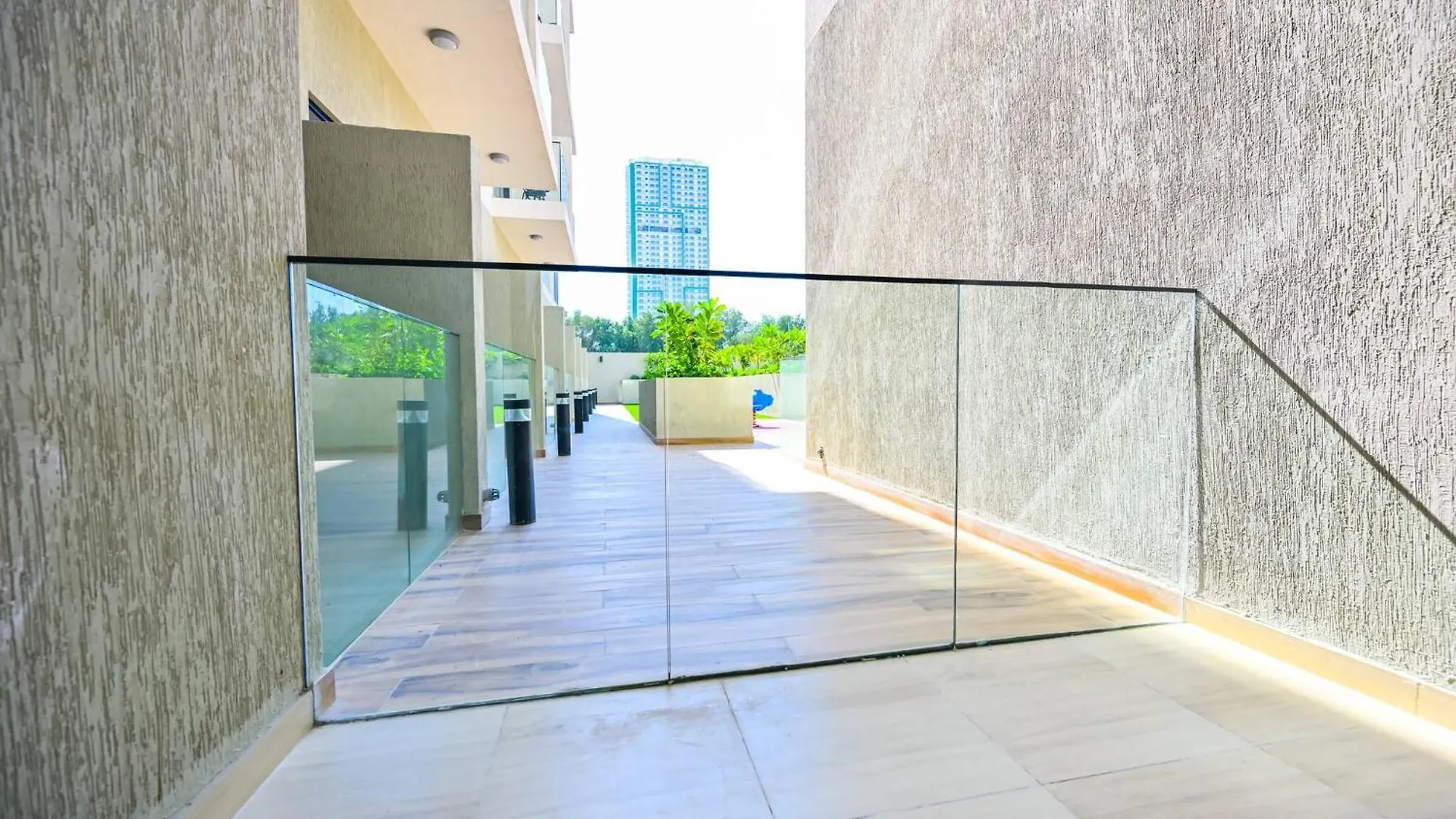 Apartment Modern Studio With Balcony And Pool Access - Holiday Boulevard Dubai
