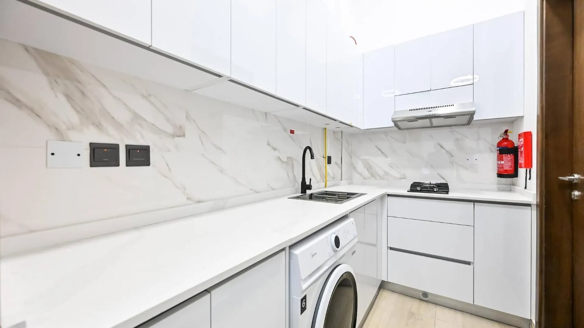 Apartment Modern Studio With Balcony And Pool Access - Holiday Boulevard Dubai