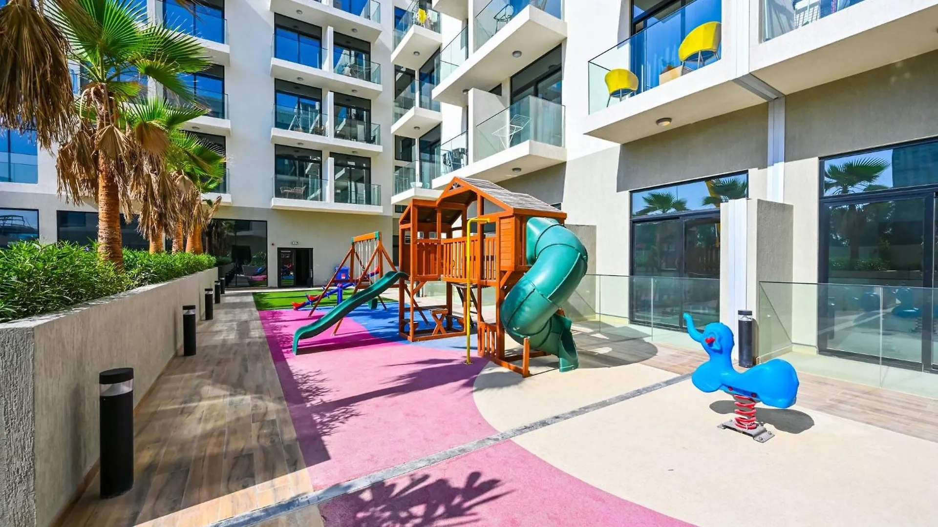Modern Studio With Balcony And Pool Access - Holiday Boulevard Dubai