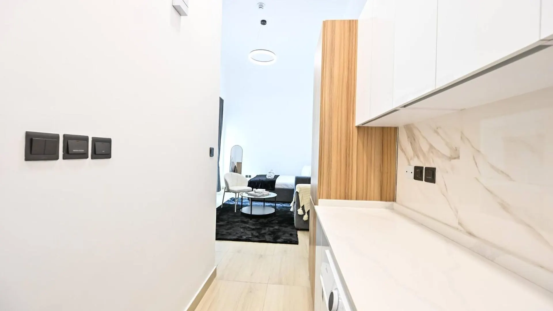 Modern Studio With Balcony And Pool Access - Holiday Boulevard Dubai United Arab Emirates