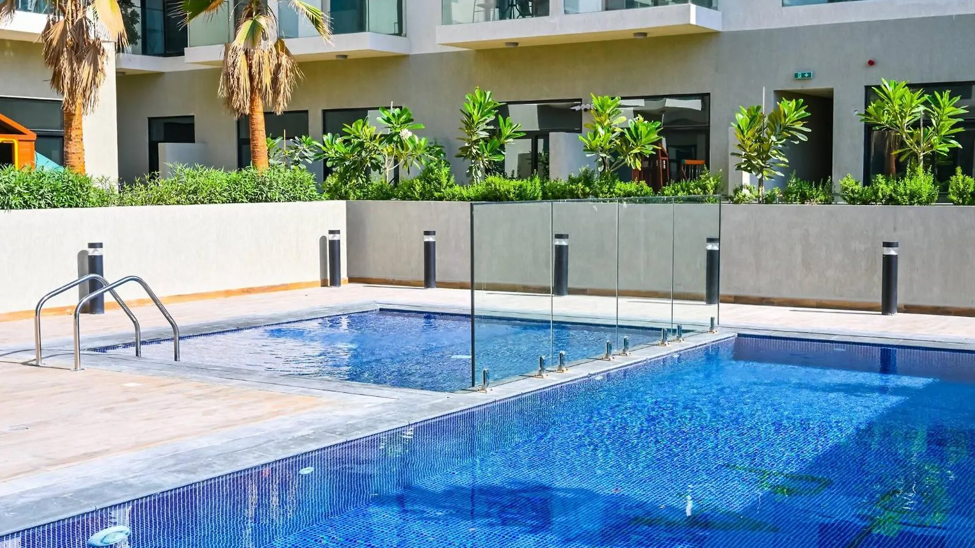 Modern Studio With Balcony And Pool Access - Holiday Boulevard Dubai 0*,  United Arab Emirates