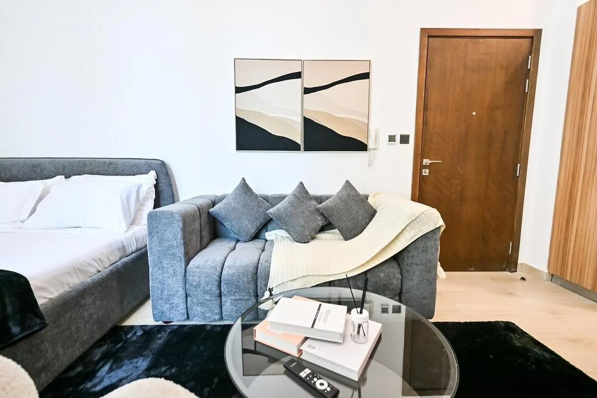 Modern Studio With Balcony And Pool Access - Holiday Boulevard Dubai 0*,