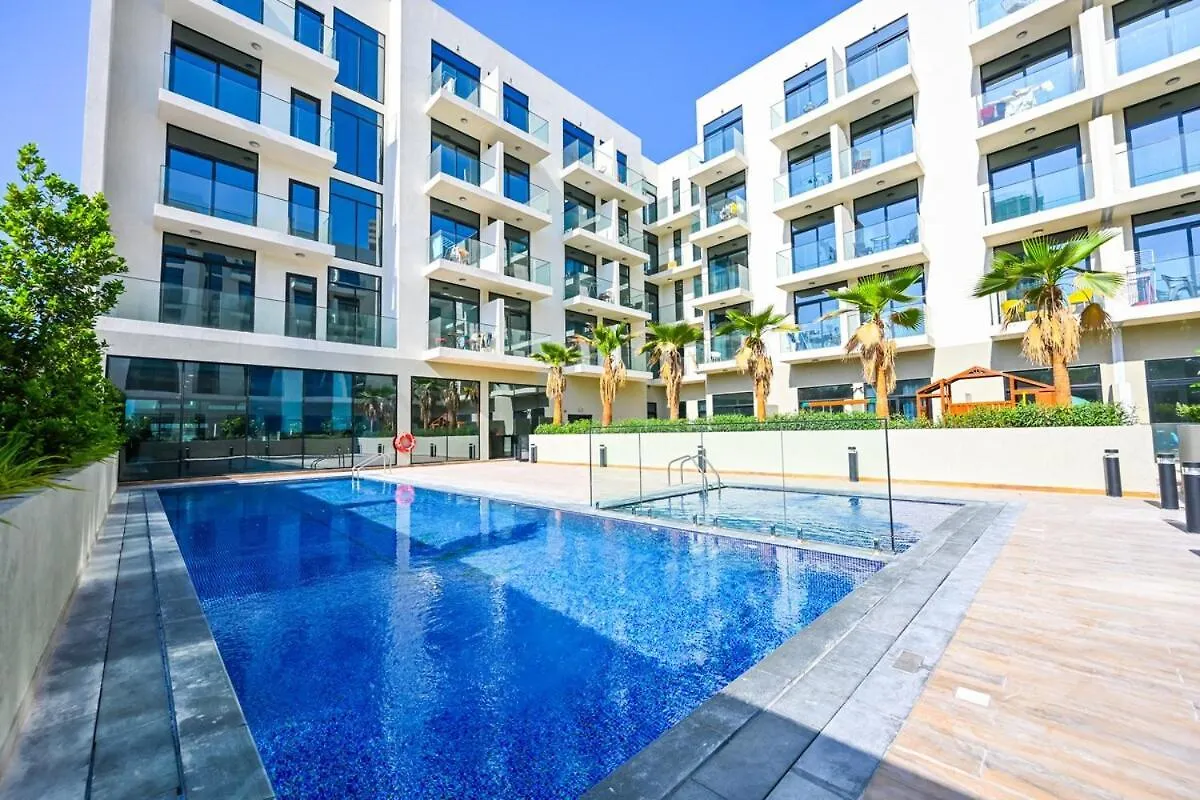 Modern Studio With Balcony And Pool Access - Holiday Boulevard Dubai