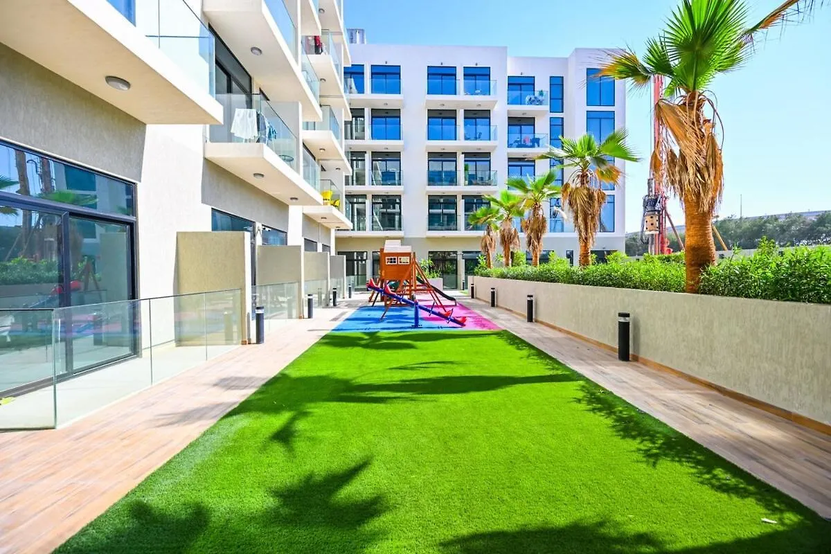 Modern Studio With Balcony And Pool Access - Holiday Boulevard Dubai 0*,