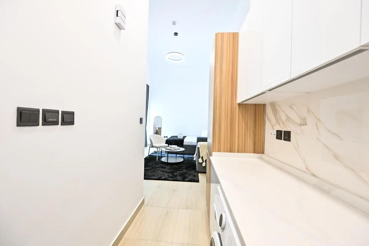 Apartment Modern Studio With Balcony And Pool Access - Holiday Boulevard Dubai