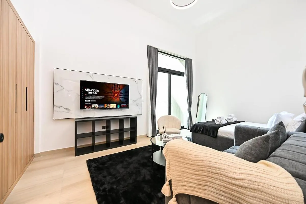 Modern Studio With Balcony And Pool Access - Holiday Boulevard Dubai 0*,