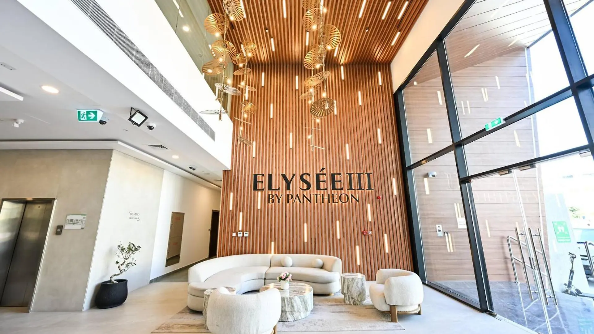 Modern Studio With Balcony And Pool Access - Holiday Boulevard Dubai Vereinigte Arabische Emirate
