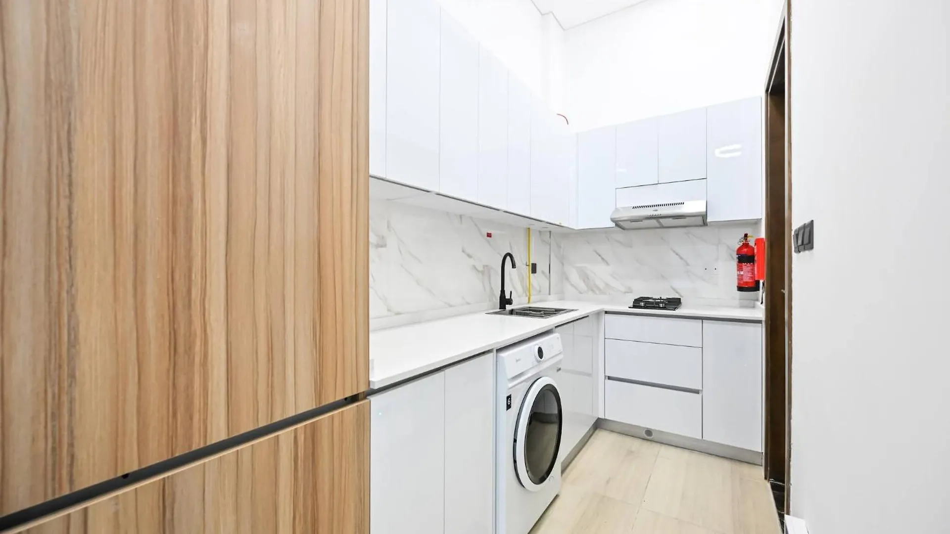 Modern Studio With Balcony And Pool Access - Holiday Boulevard Dubai 0*,